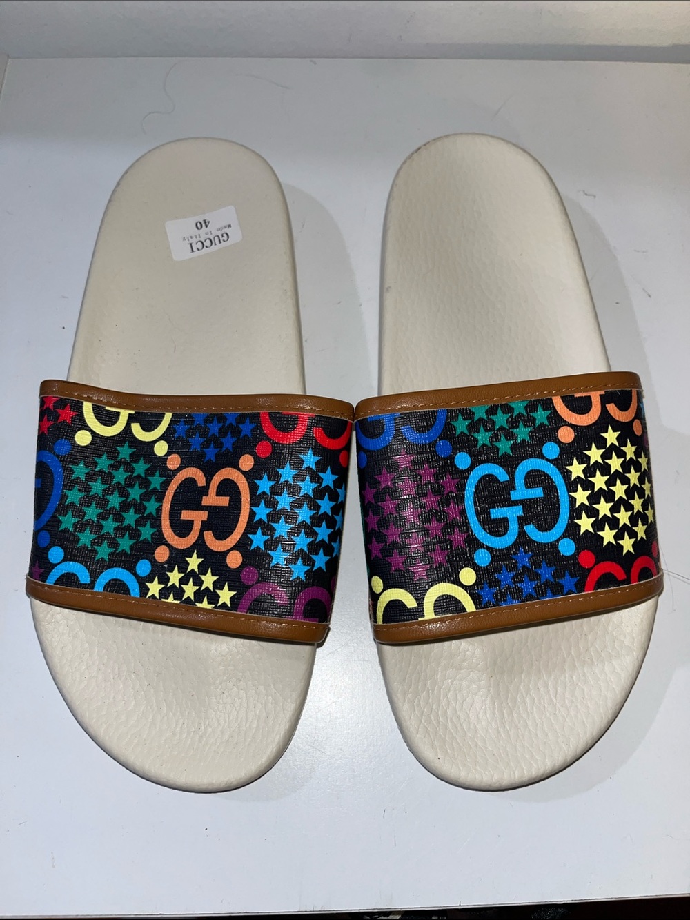 NWOT GUCCI GG PSYCHEDLIC CREAM SLIDE WITH RAINBOW GGSTAR PRINT